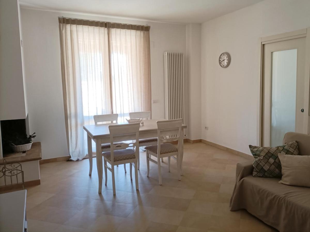 Casa Emilia - Appartamento Per Vacanze - Фолиньо Экстерьер фото
